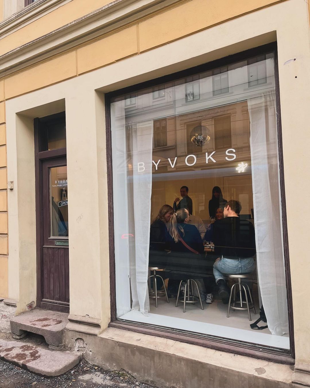 Byvoks storefront in Oslo with customers enjoying a workshop inside